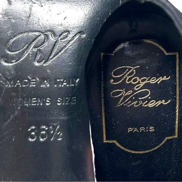 Roger Vivier - Women’s Suede Pointed Toe Bootie - Black, Size 36.5 IT, 6.5 US - Picture 15 of 16